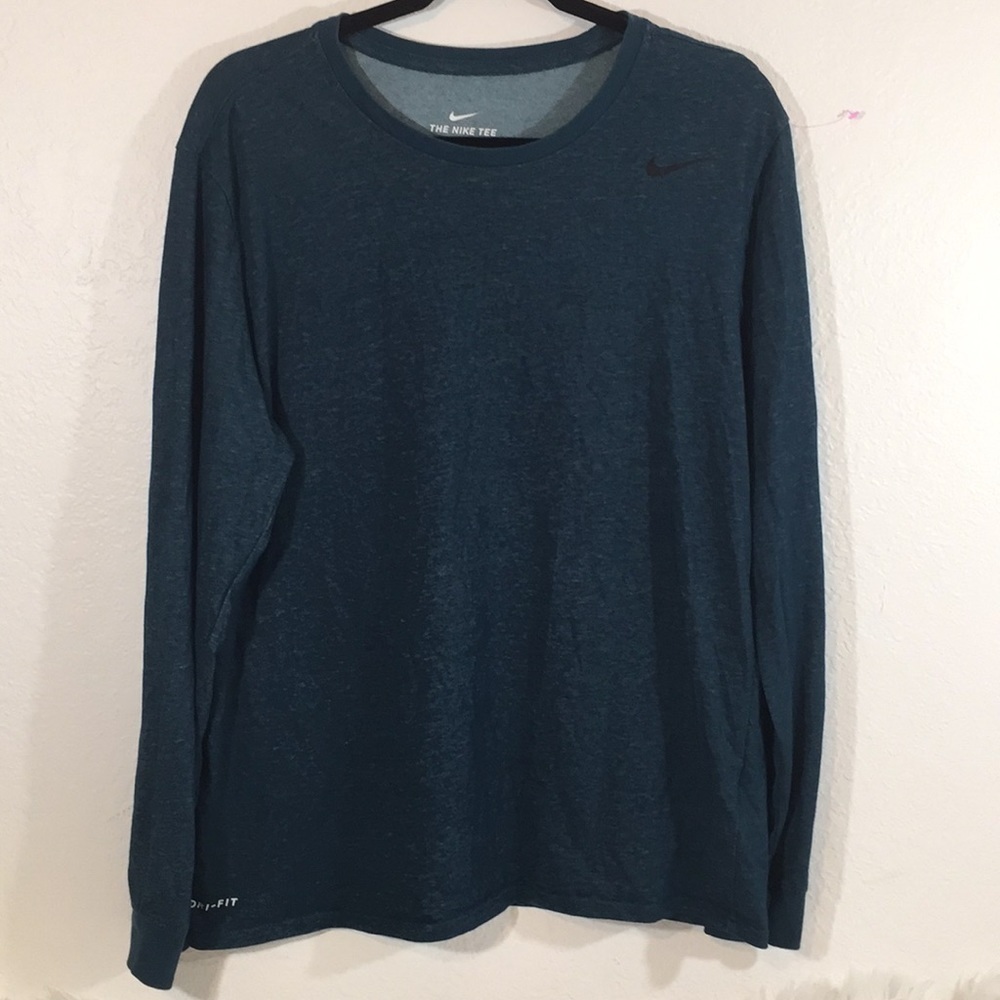 The Nike Tee Long Sleeve Dark Green Size Large
